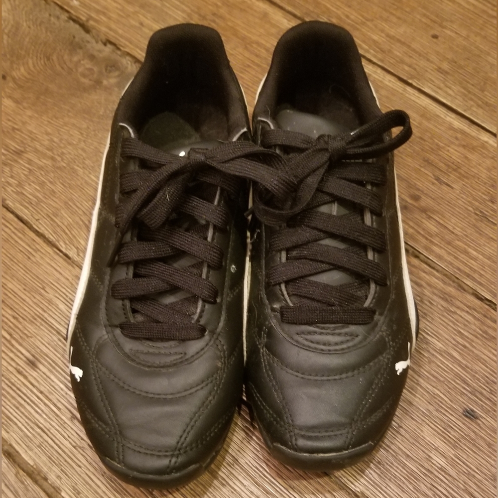 Puma Shoes Size 4.5 children Like New